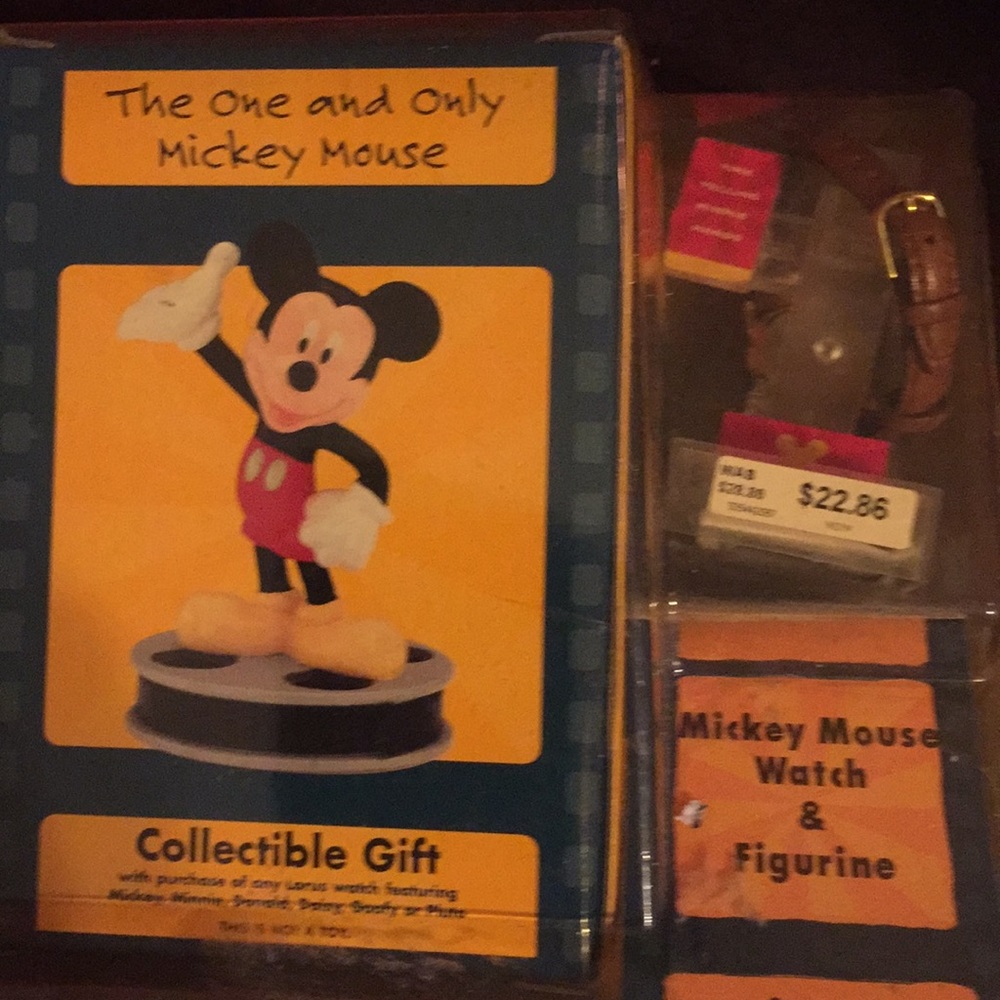 Vintage Minnie Mouse watch with figurine